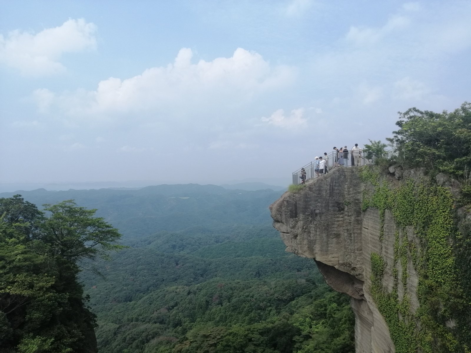 A view of a cliff on Nokogiriyama